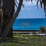 Cozy Bungalow Next To The Beach