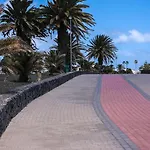 Cozy Bungalow Next To The Beach