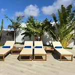 Villa Playa Blanca - Heated Pool, Aircon