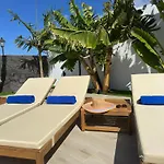 Villa Playa Blanca - Heated Pool, Aircon