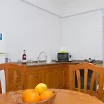 La Avenida Apartamentos