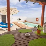 Villa With Amazing Views, Jacuzzi And Private Pool