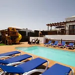 Villa 44 Sea Views, Pool,Games,Hot Tub, Office With Computer+ Wifi