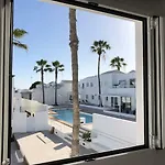 Sea Breeze With Shared Pool And Near The Beach