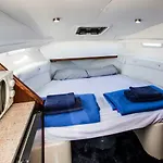 Cozy Boat To Unwind By The Ocean