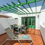 Apartamento OM con piscina y vistas al mar
