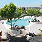 Apartamento OM con piscina y vistas al mar
