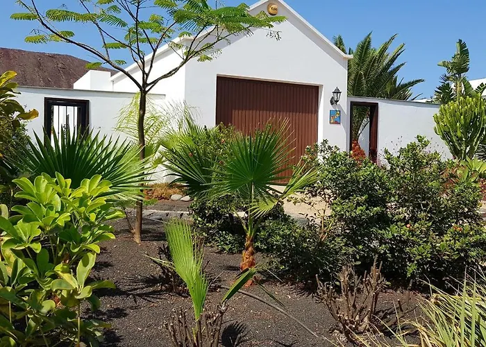 Lovely Villa Nico Playa Blanca, Hot Tub, Communal Pool