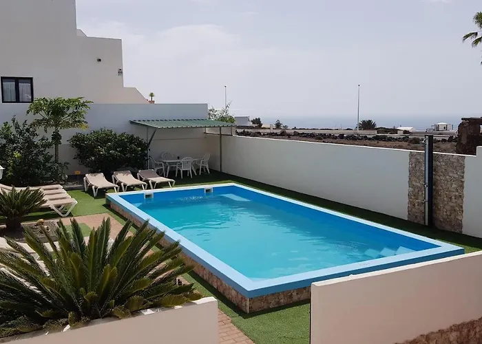Villa Roja, Apartments; Quiet, Small&Central Resort; Reservado para clientes; Fiesta prohibidos