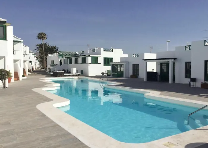 Relax & Pool Next To The Beach Apt