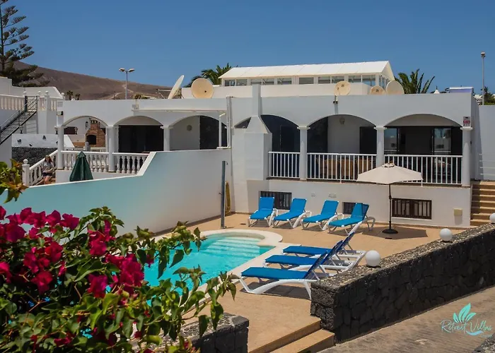Stunning 6-Bed Villa In Playa Blanca