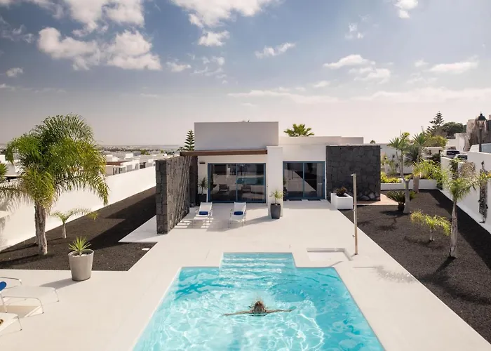 Casa Montana Mesa Stylish And Luxurious Villa With Private Heated Pool Wifi Air Conditioning