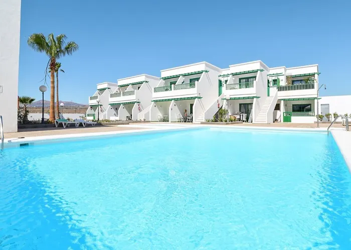 Las Mimosas. Bajo con Wifi. Piscinas comunitarias