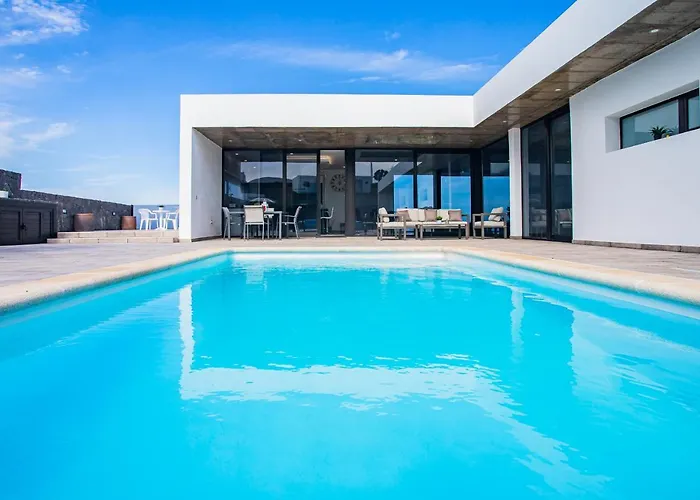 Eslanzarote Villa Tony, heated pool, jacuzzi