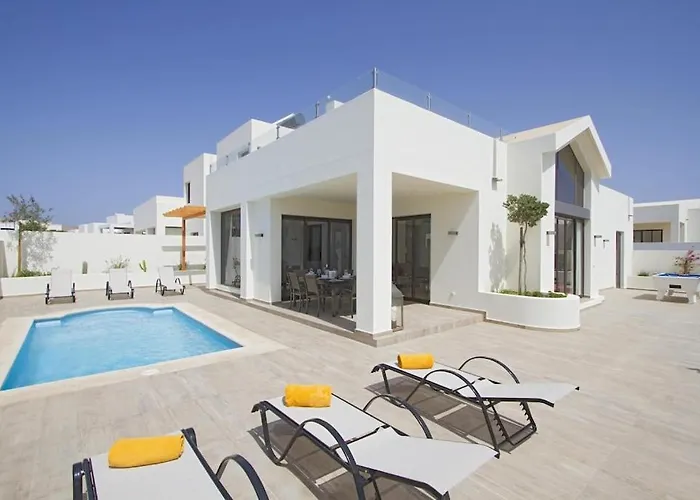 Luxury Villa Near Beach 1Km Swimming Pool Tennis Court Great For All Ages