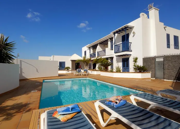 Impeccable 2-Bed Apartment No 2 In Playa Blanca