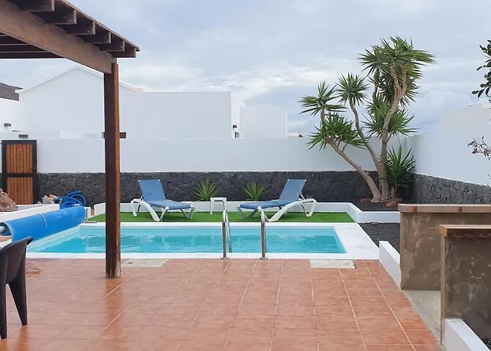 Super Detached Private Villa Near The Beach- Heated Pool-Wifi-Uk Tv
