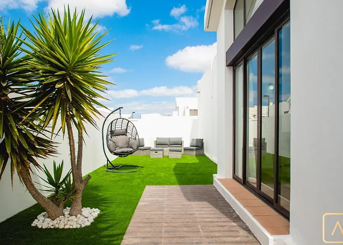 Villa Orcades Close To Town Center Pool & A/C