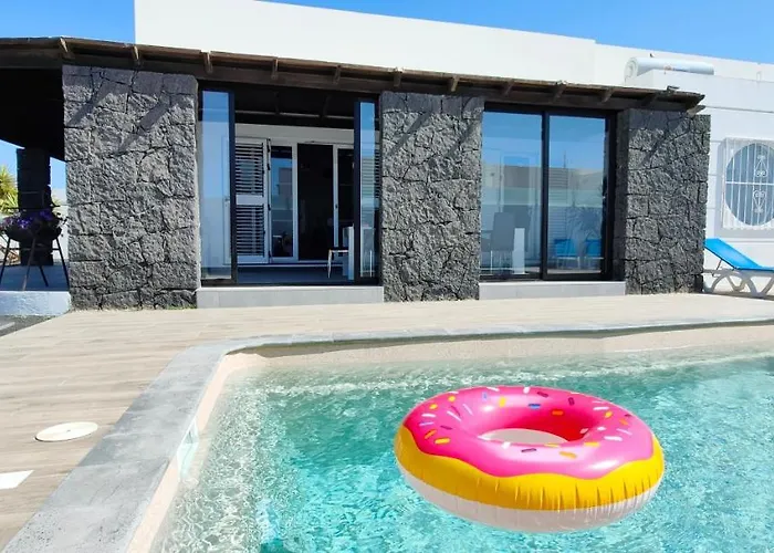 Villa Fedelian avec jardin et piscine chauffée