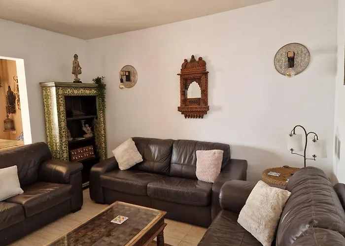 Casa 56 El Palomar, 3 Bed Villa ,Playa Blanca ,Large Private Gardens Heated Pool