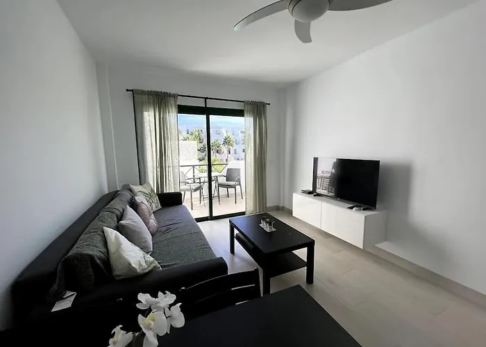 Casa Feliz - One Bedroom Central Apartment With Communal Pool