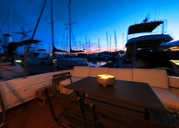 Houseboat Isurus Quinto