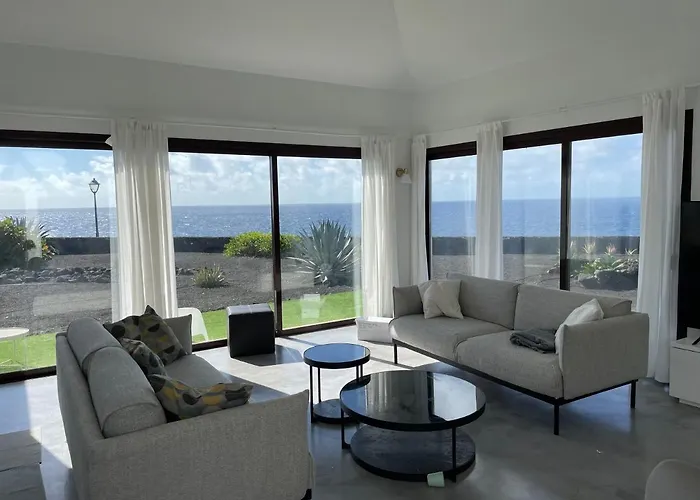 Villa Babel - First Line Seafront Holiday House