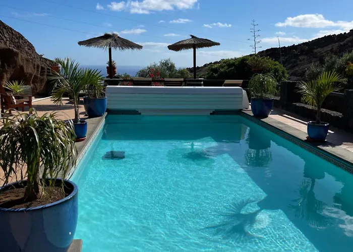 Castillo Lanzarote Villa Winni - Luxury Villa - Pet Friendly With Heated Pool