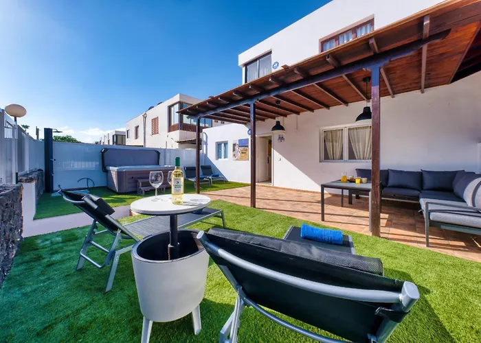 Villa Flaminia - Jacuzzi And Foosball - Just 400M From The Beach By Lanzarote Vacation Homes
