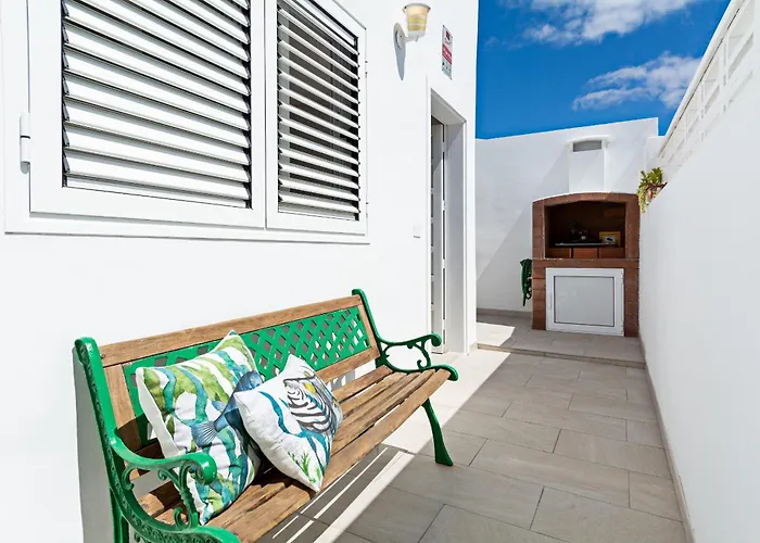 2Br Terrace Home - 10 Min Walk To The Beach