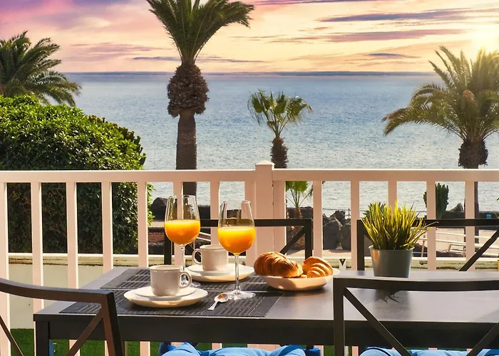 Casa Rame Beachfront, Amazing Seaview, Air-Con