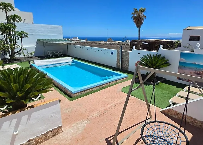 Casa Roja 1 Tias - Quiet Resort, Central, Parking