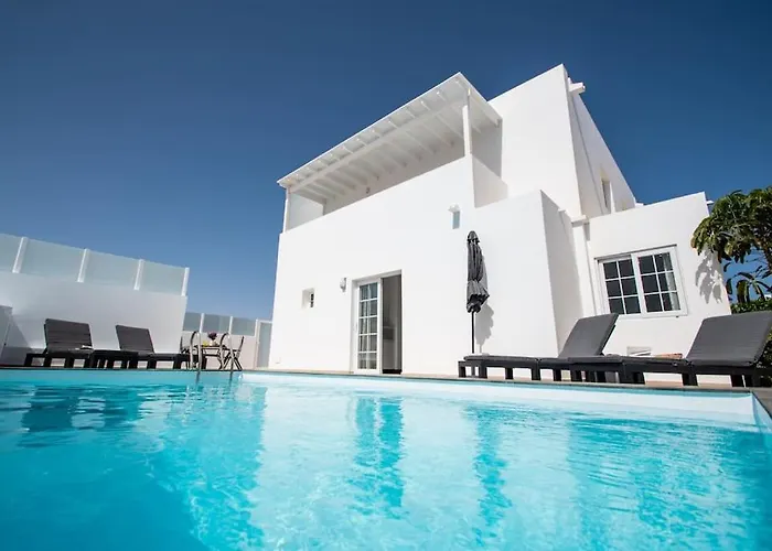 Casa Leize Piscina Climatizada, Vistas & Ac 10 Minutes Walk From Marina Rubicon