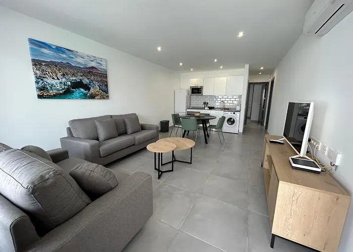 Stunning 2 Bedroom Seafront Apartment
