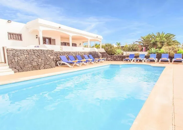 Playa Blanca Villa Sleeps 12 Pool Wifi