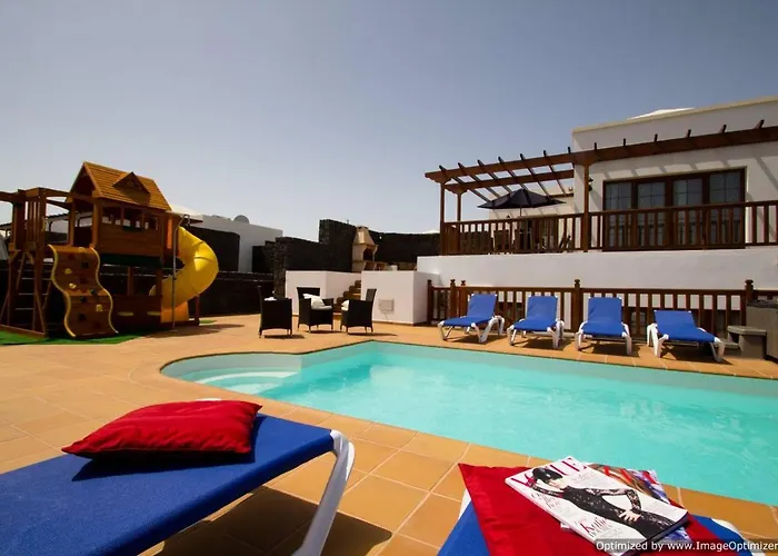 Villa 44 Sea Views, Pool,Games,Hot Tub, Office With Computer+ Wifi