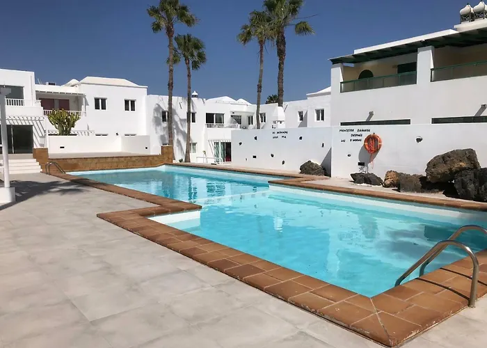 Sea Breeze With Shared Pool And Near The Beach