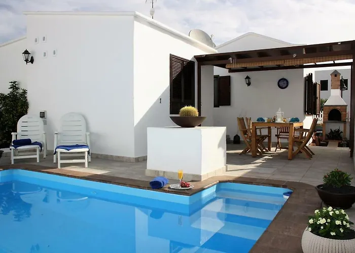 Villa Corona Roses