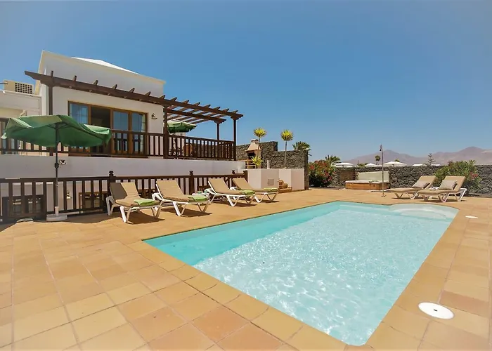 Fully Fitted Villa With A Private Pool Atlantica