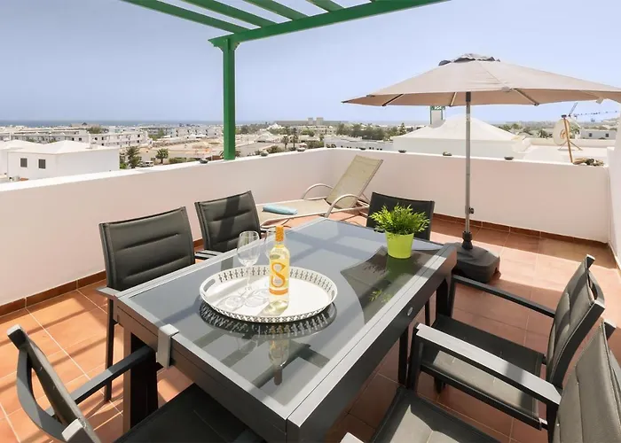 Apartamento OM con piscina y vistas al mar