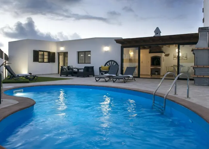 Elegant Villa With Private Pool In Mancha Blanca