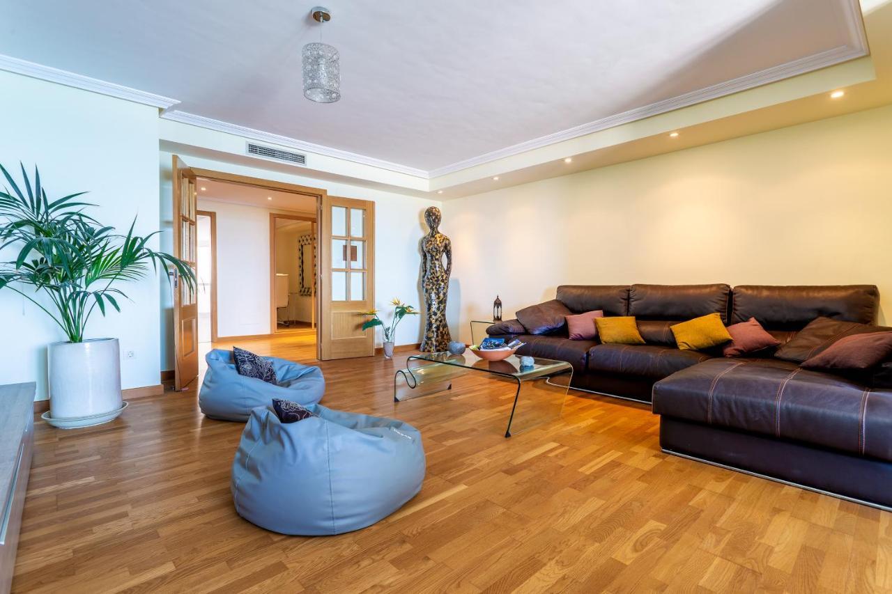 Arrecife Sands- Seafront - Sea Views - Private Underground Parking
