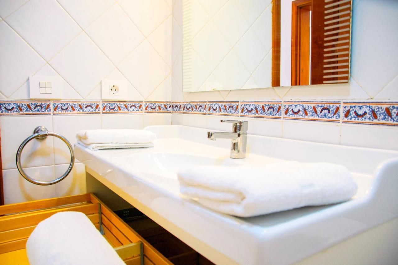 Conil With Heated Pool And Air Conditioning Villa *