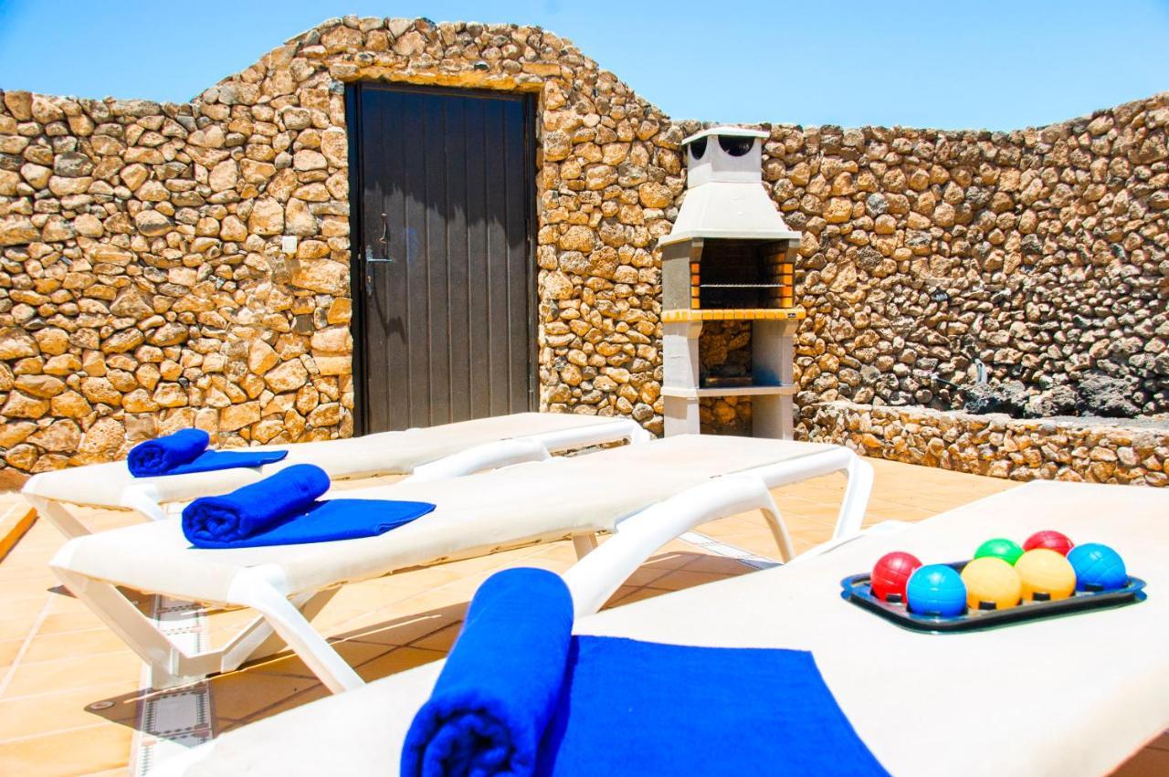 Conil With Heated Pool And Air Conditioning