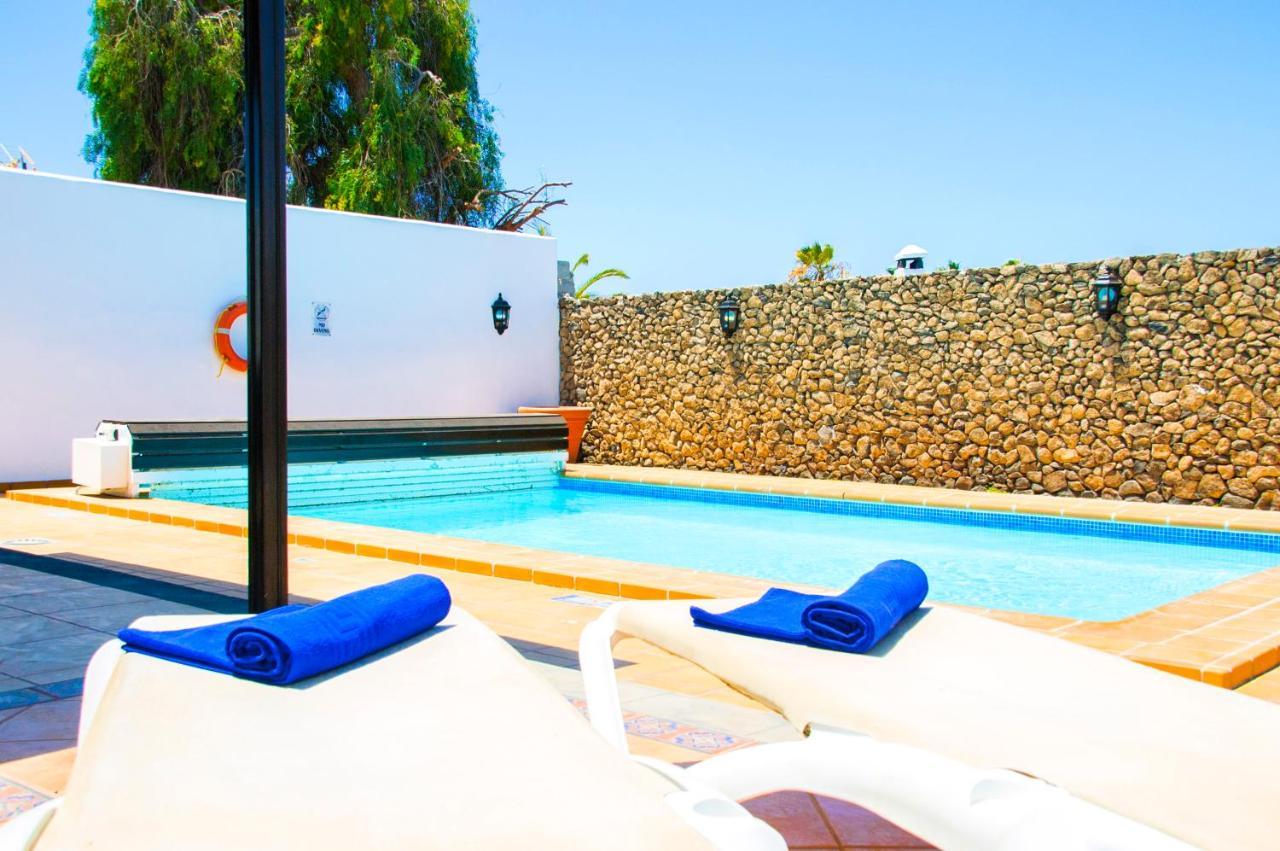 Conil With Heated Pool And Air Conditioning Villa *
