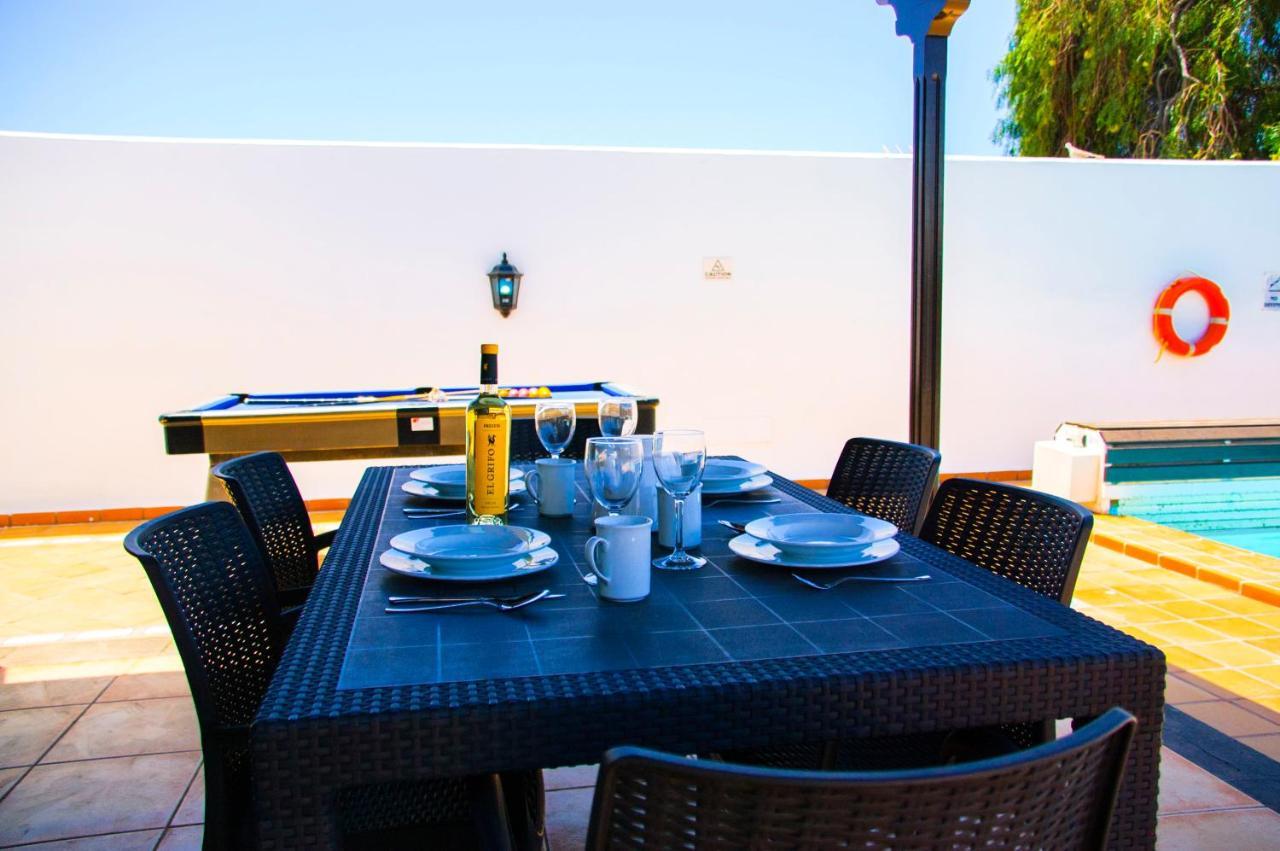 Conil With Heated Pool And Air Conditioning Villa *