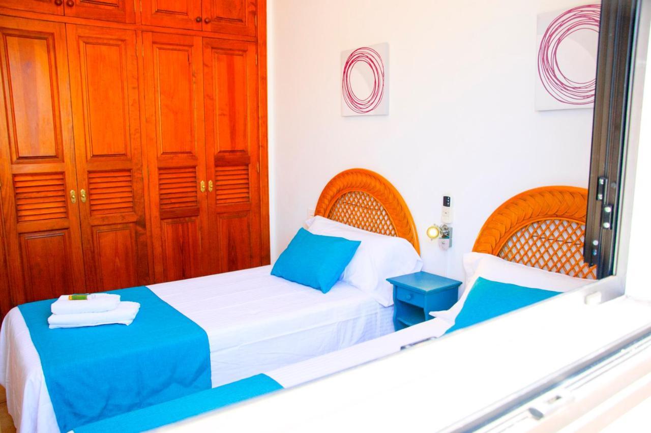 Conil With Heated Pool And Air Conditioning Villa *