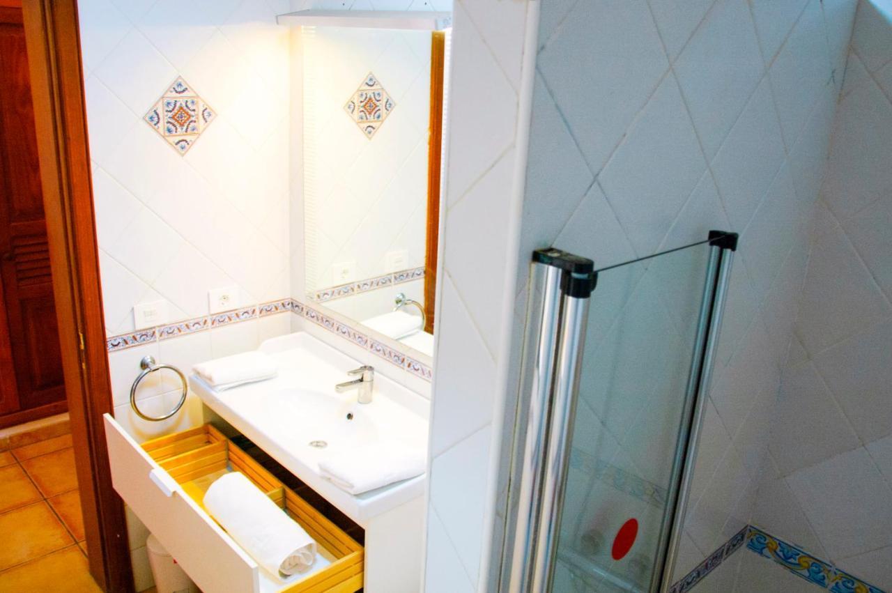 Villa Conil With Heated Pool And Air Conditioning *