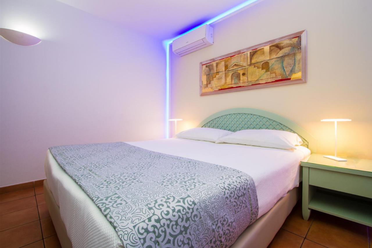 Holiday park Velazquez 2*