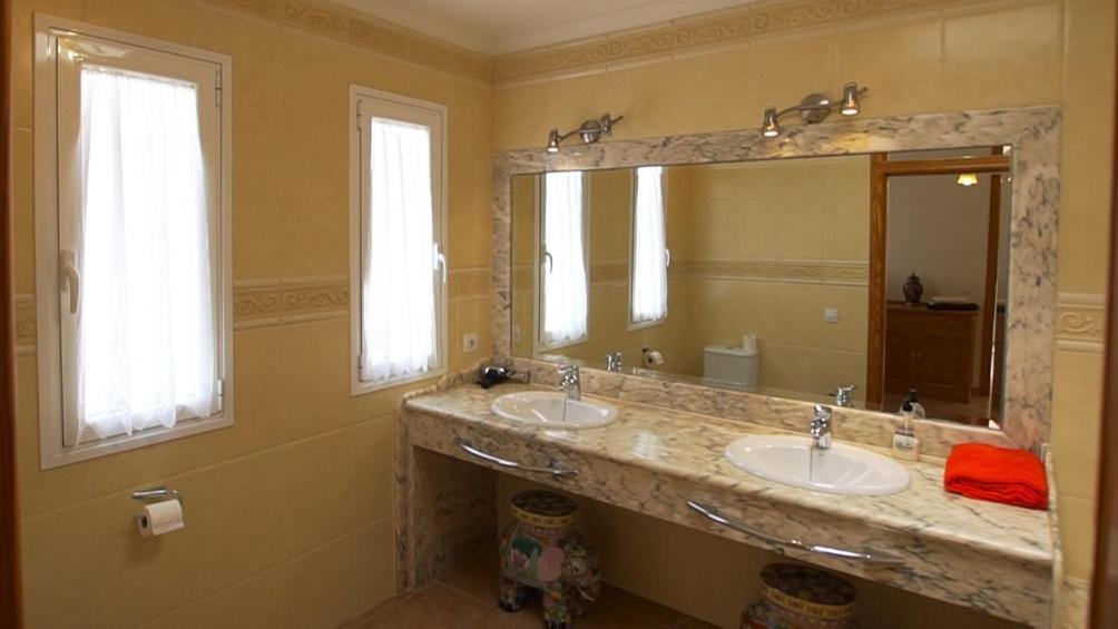 Casa Angelica - High Quality 4 Bedroom - With Wifi And Great Pool Area Villa